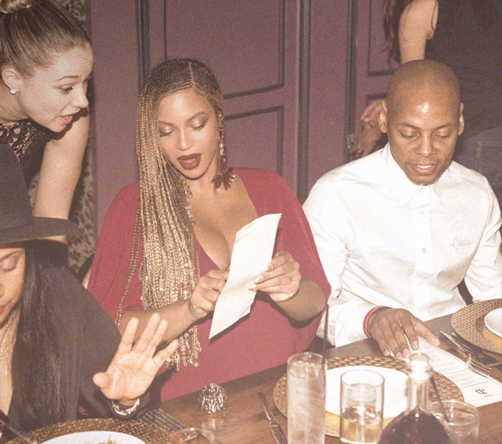 This Photo Of Beyoncé Ordering Food Has Become The Internet’s Latest Meme
